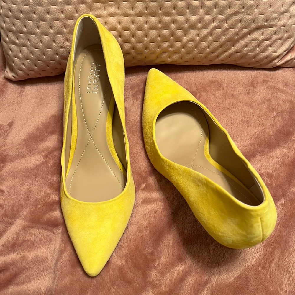 NEW! Alfani Women's Step 'N Flex Jeules Pumps. Yellow suede size 8.5
